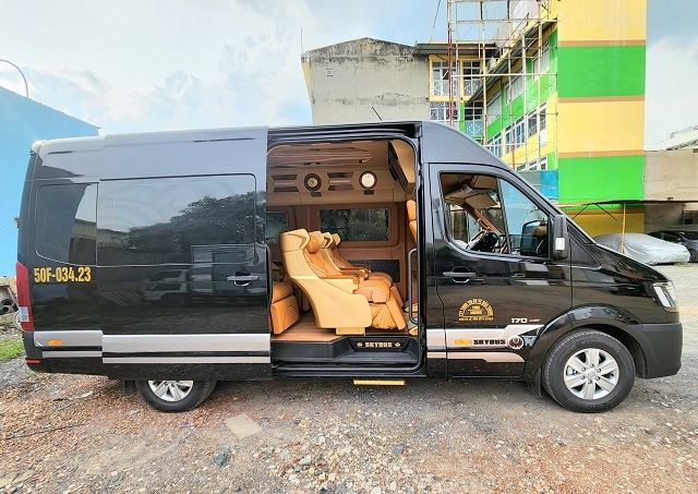 Thuê xe limousine 9 chỗ vip hcm