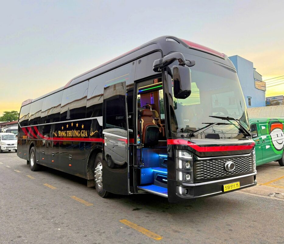tại sao nên thuê xe limousine 29 chỗ