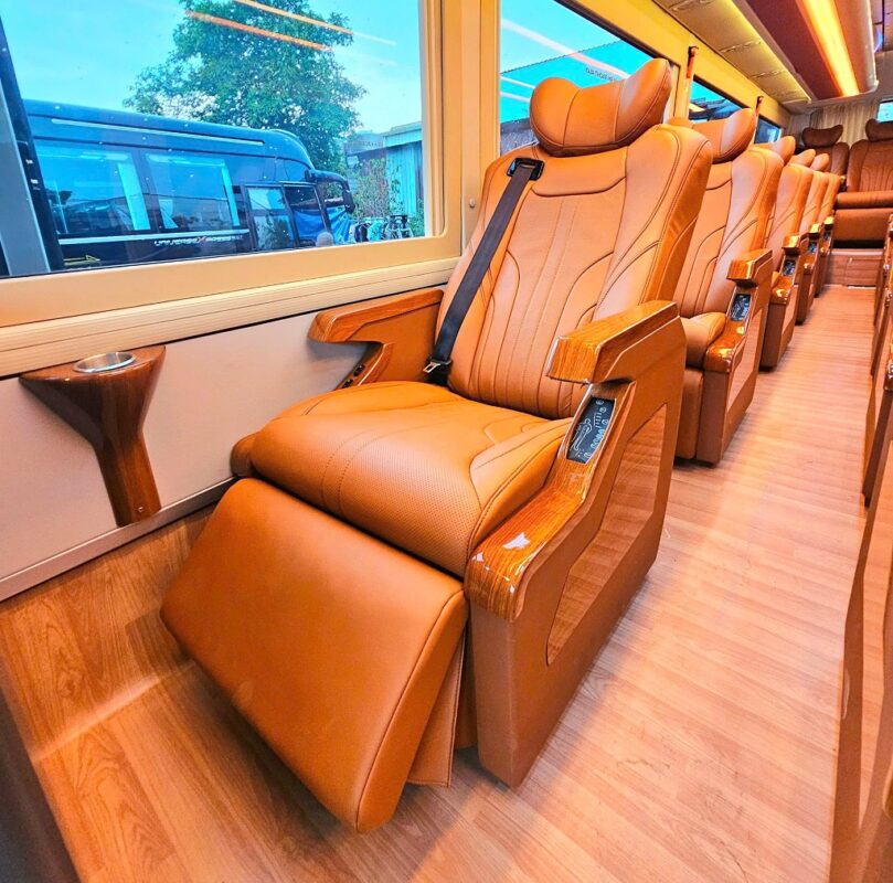 Tổng quan dịch vụ thuê xe limousine 20 chỗ tại TPHCM uy tín