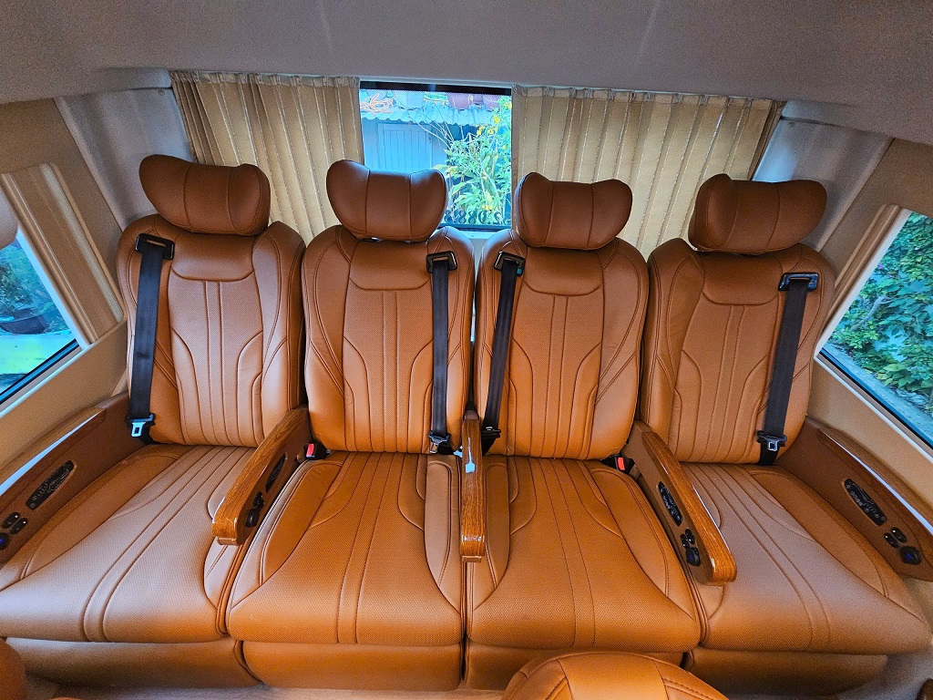 Giao diện đặt thuê xe limousine 20 chỗ trực tuyến tiện lợi