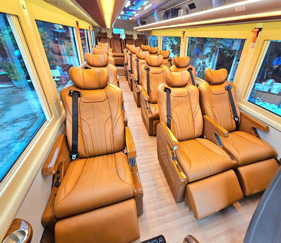 Thông tin liên hệ để thuê xe limousine 20 chỗ nhanh chóng tại Alo Limo