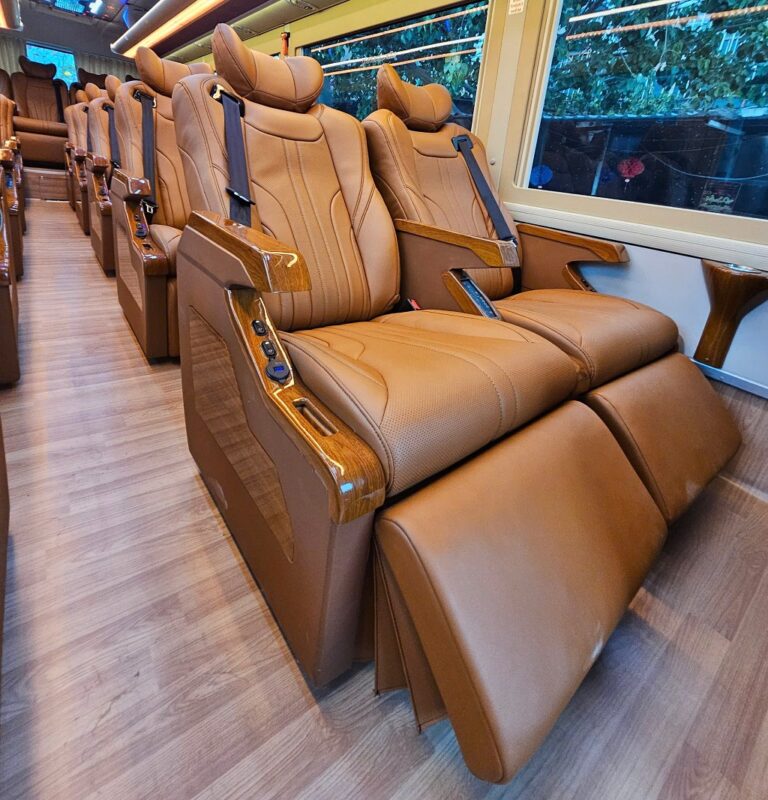 Xe limousine 20 chỗ chuyên dùng cho sự kiện, hội nghị và đón tiếp đối tác