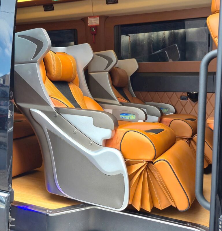 thuê xe limousine 9 chỗ đi công tác