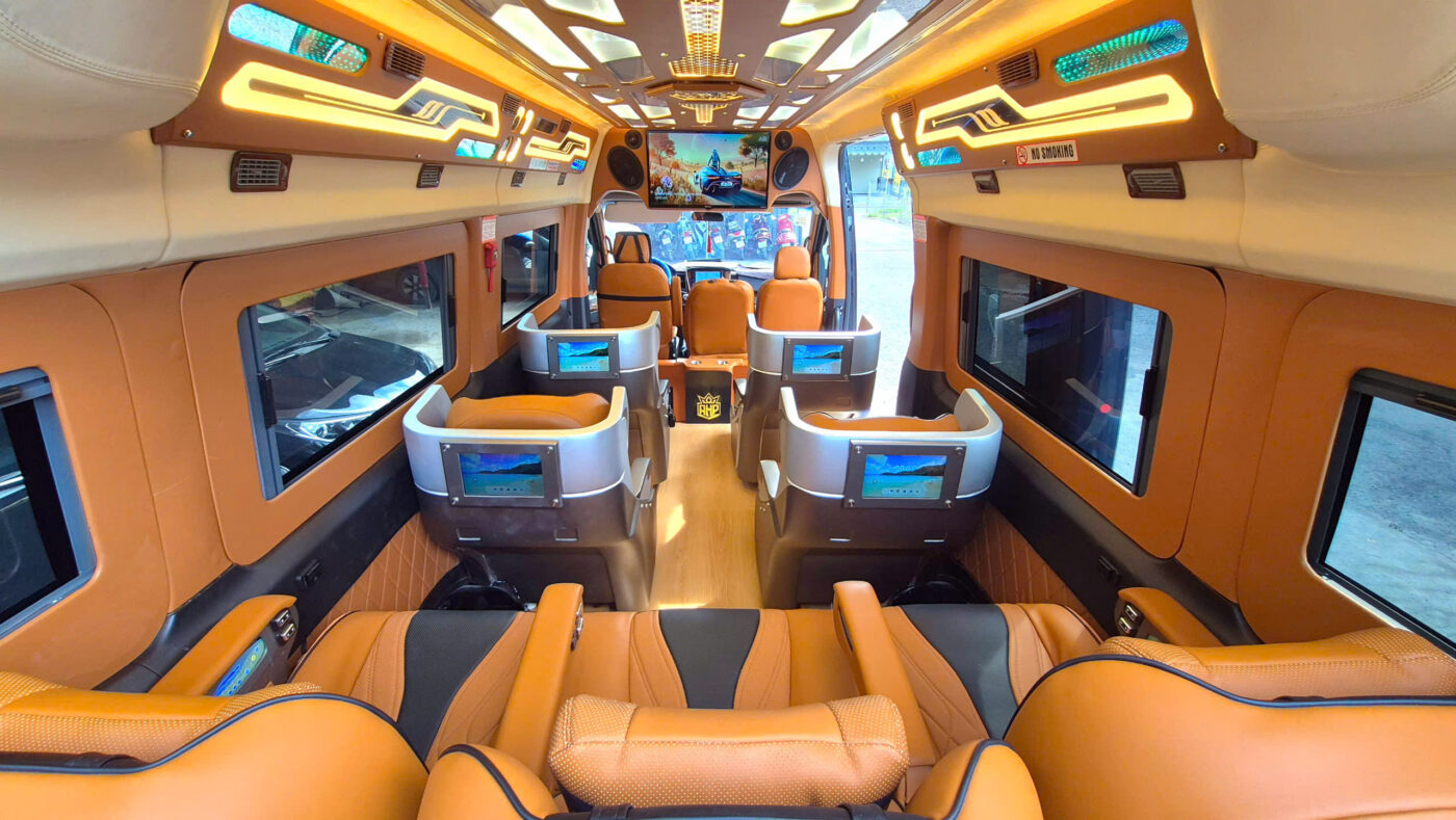 thuê xe limousine 9 chỗ đi đánh golf