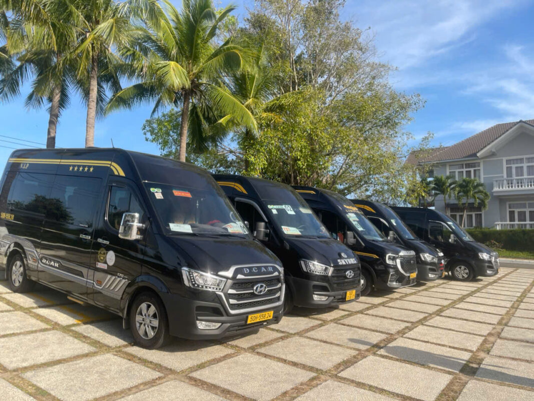 thuê xe limousine 9 chỗ đi du lịch
